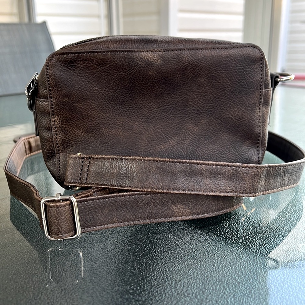 31 crossbody with adjustable detachable strap